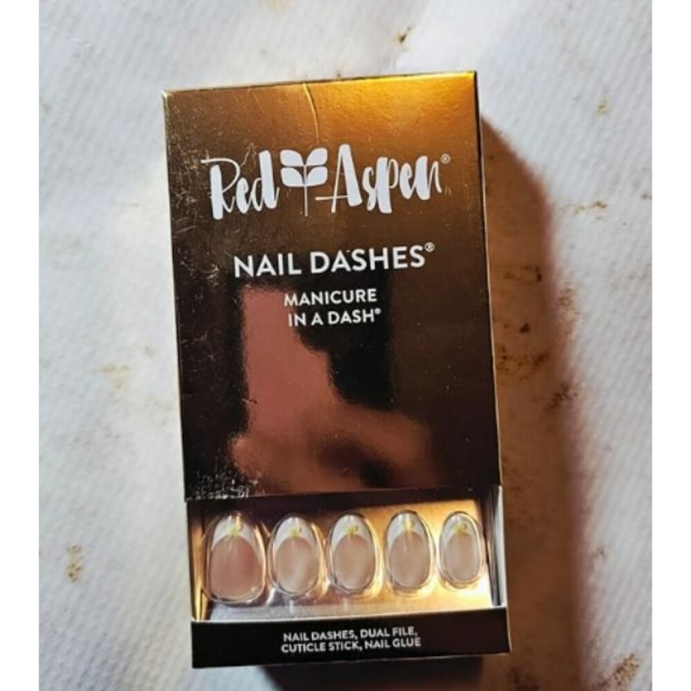 Red Aspen Nail Dashes Camden in Central Park Short Almond Press-On Nails